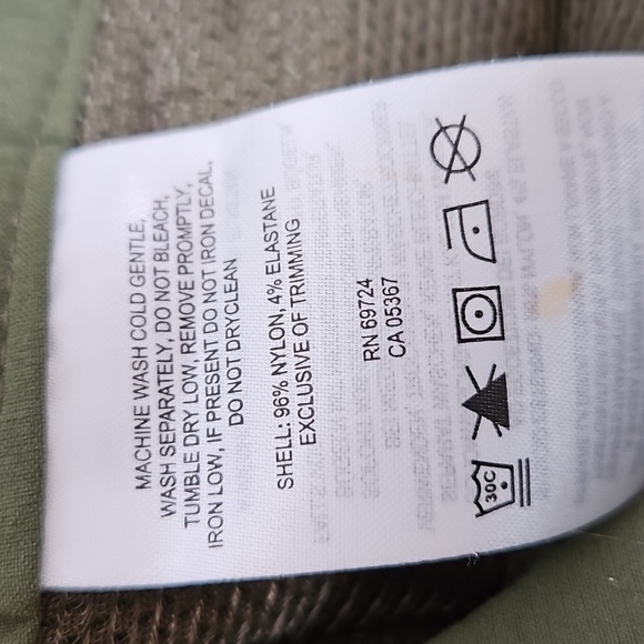 Columbia Size 12 Insect Repellant capri style pants - Picture 6 of 6